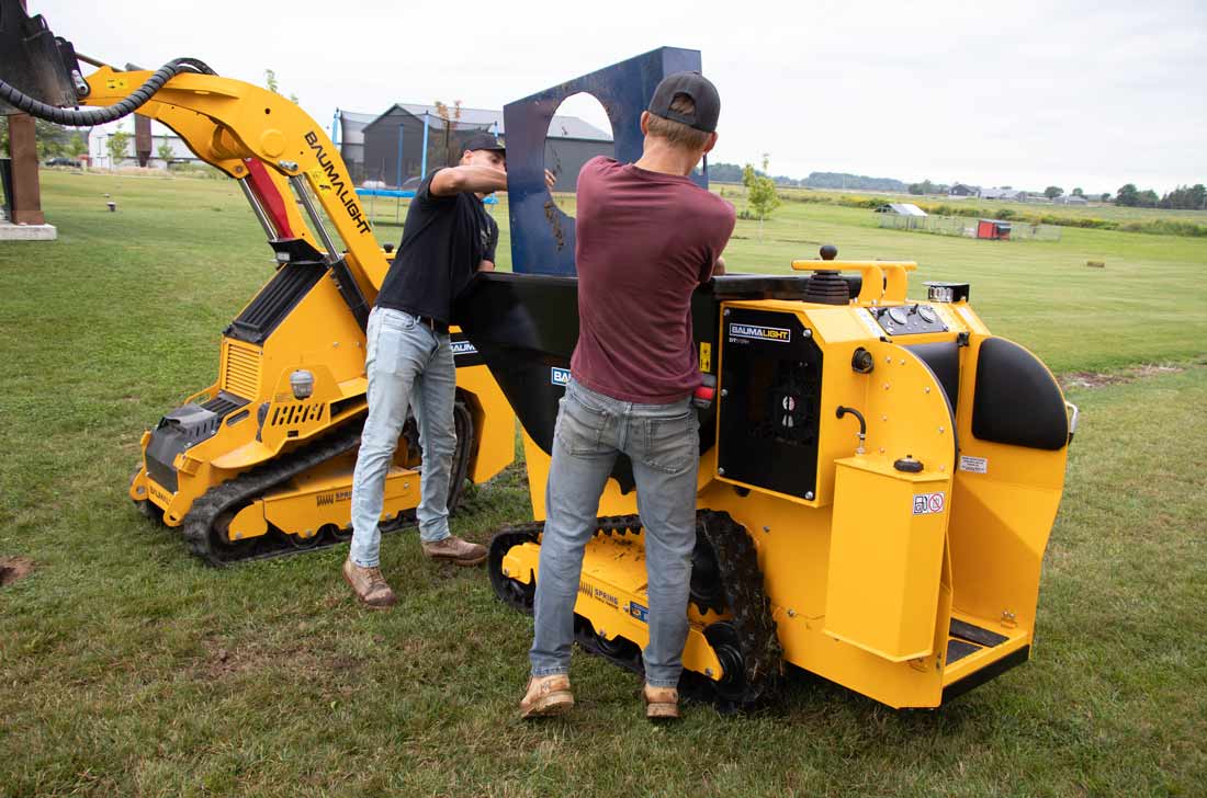 dt515rh mini dumper clearing debris