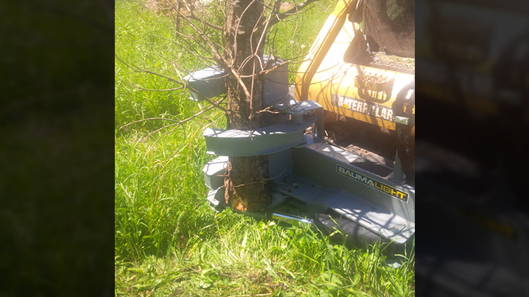 G designed grabber on a skidsteer