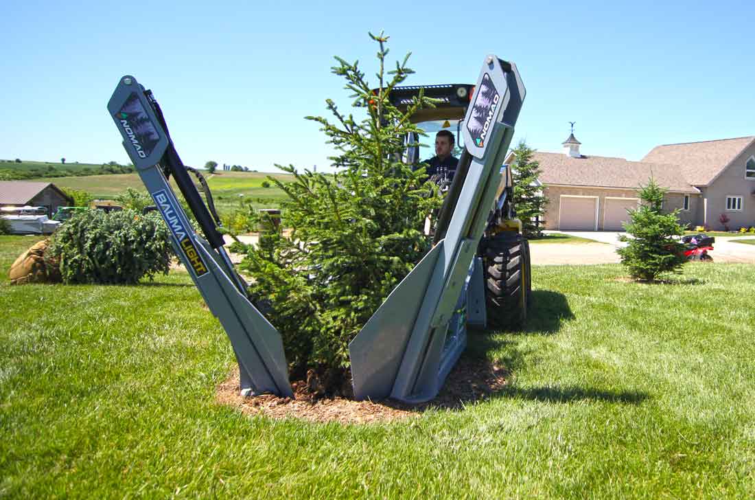 Bêche Baumalight à arbre 24 po en action