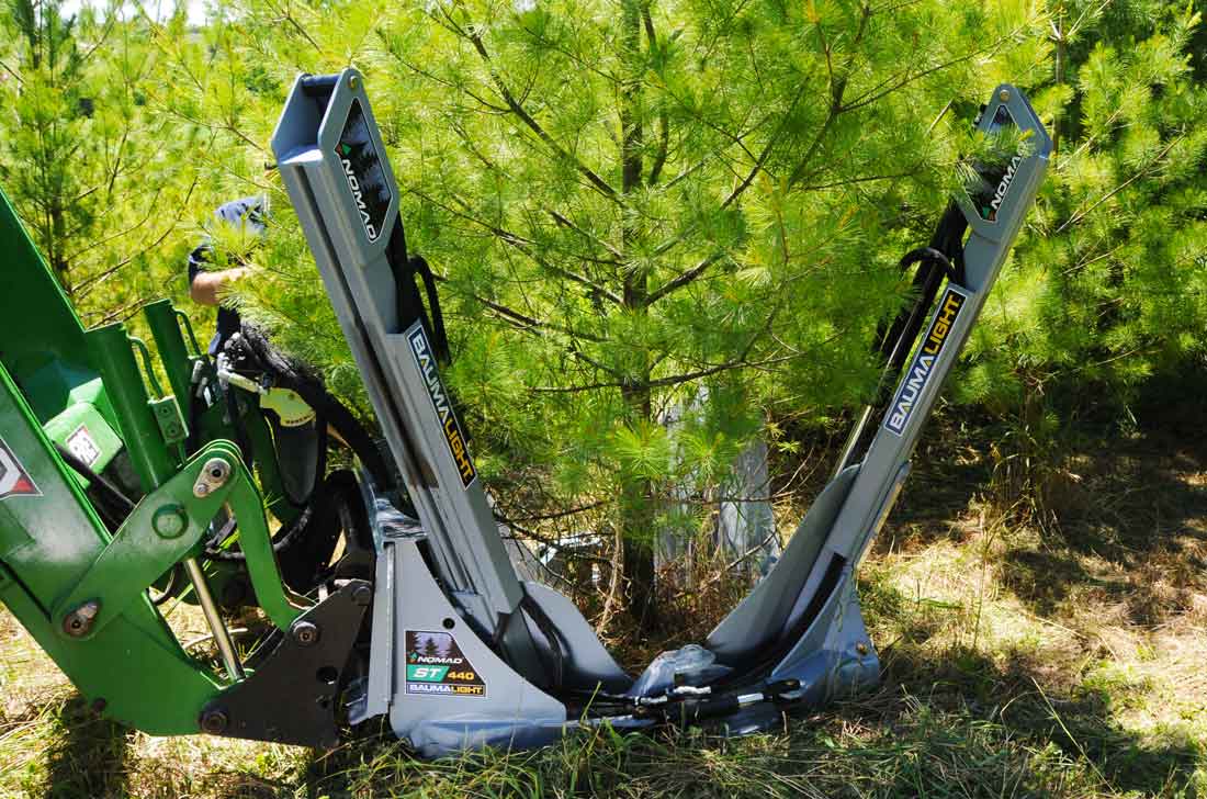 Bêche à arbre Baumalight creusant une motte racinaire de 40 pouces de diamètre pour dégager un arbre