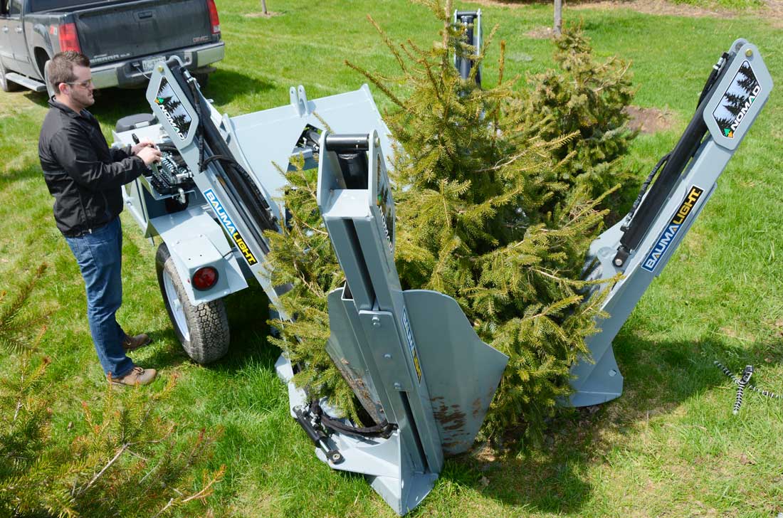 Baumalight TR440 trailer tree spade digging a tree