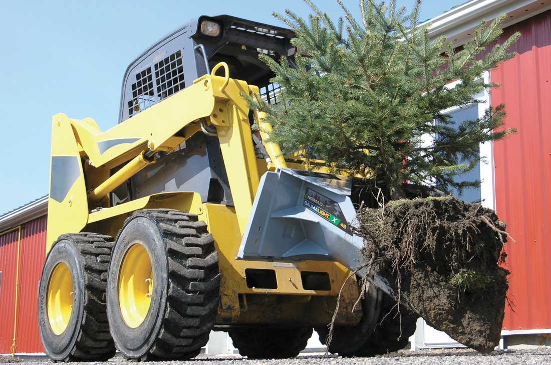 Baumalight skidsteer scoop moving tree