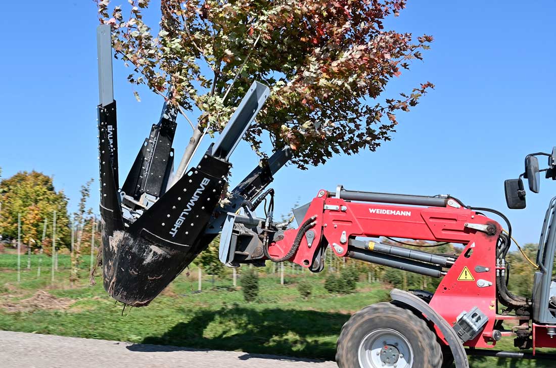 Baumalight-DR444 mounted on Weidemann loader