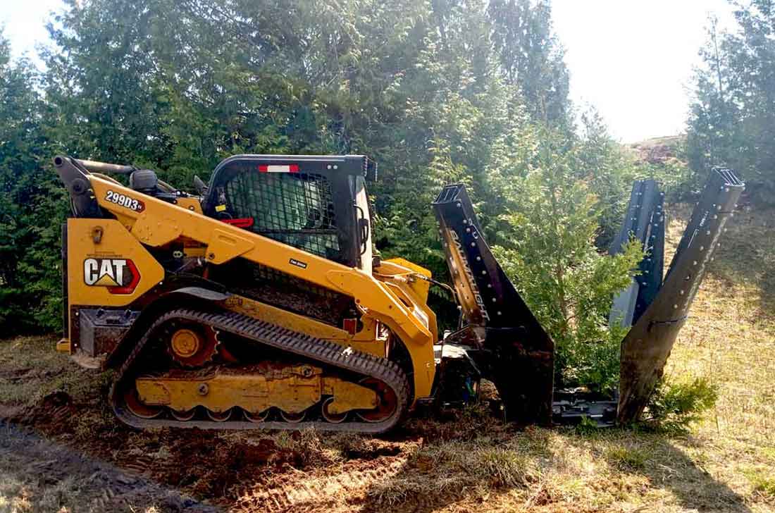 Bêche d'arbre DR444 sur CAT 299D3