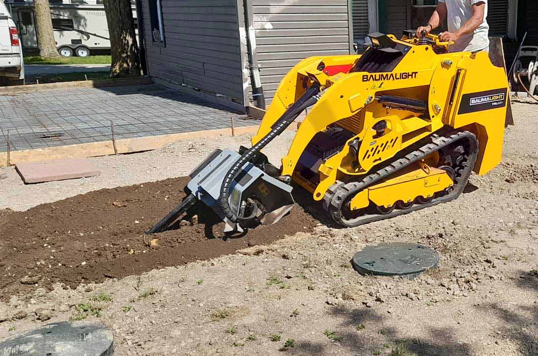 Trancheuse TN236 sur mini skidsteer baumalight